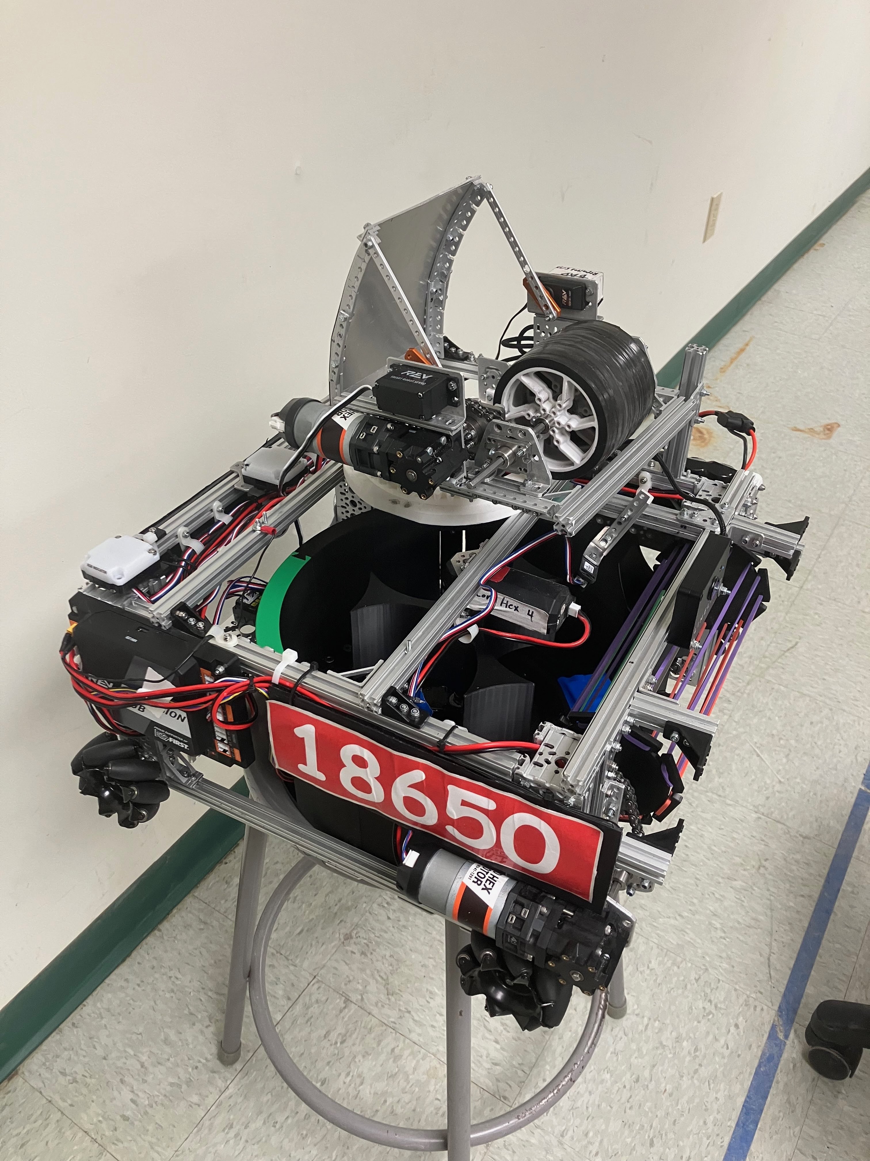 Cookie Clickers 18650 robot close-up